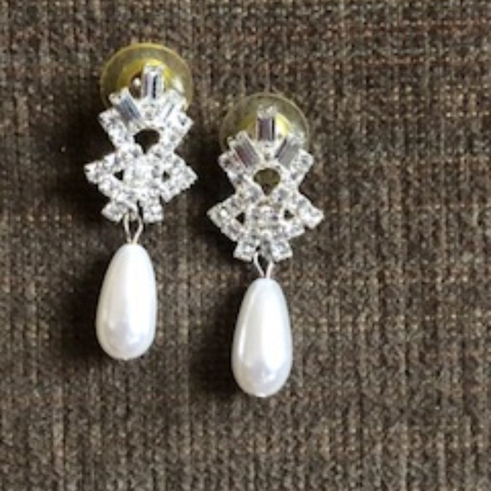 BRIDAL COSTUME PIERCED EARRINGS